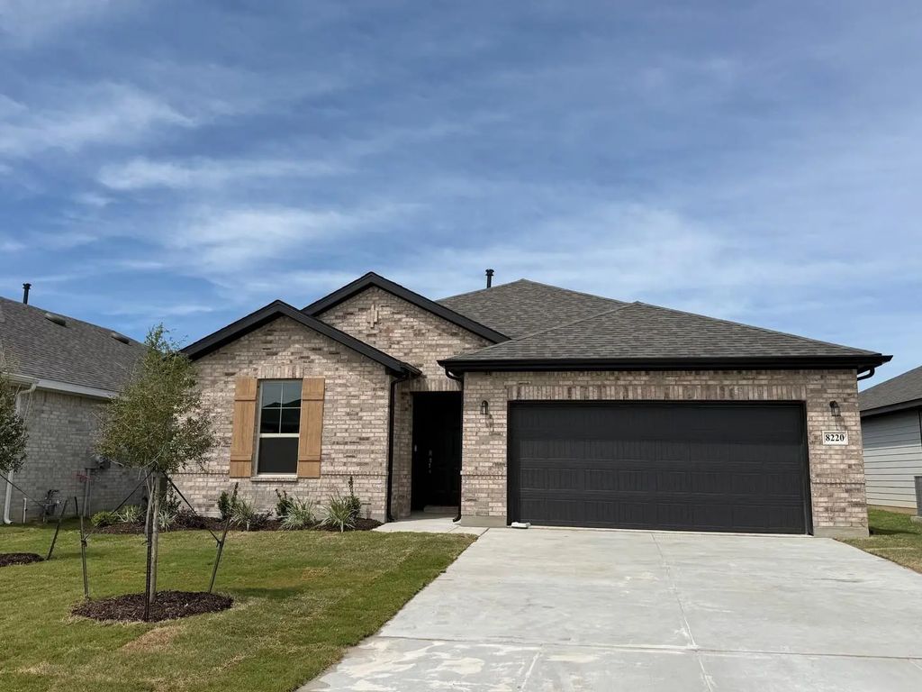 8220 Korat Vista, Godley