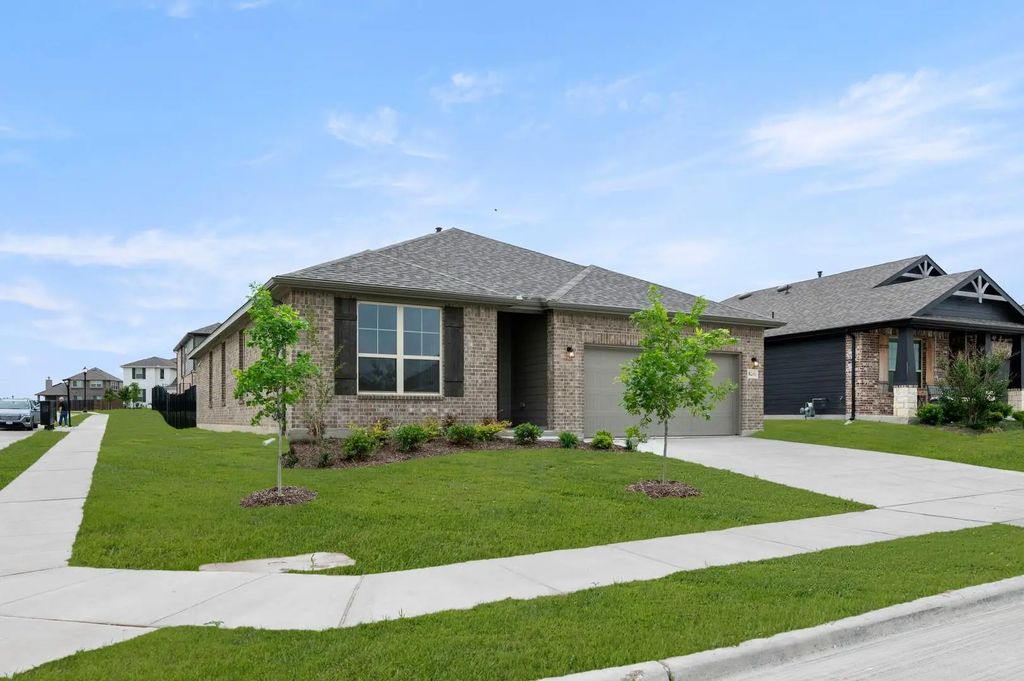 8201 Korat Vista, Godley