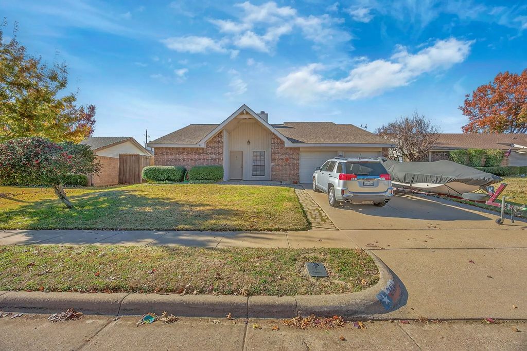 2411 Amber Hill Lane, Euless