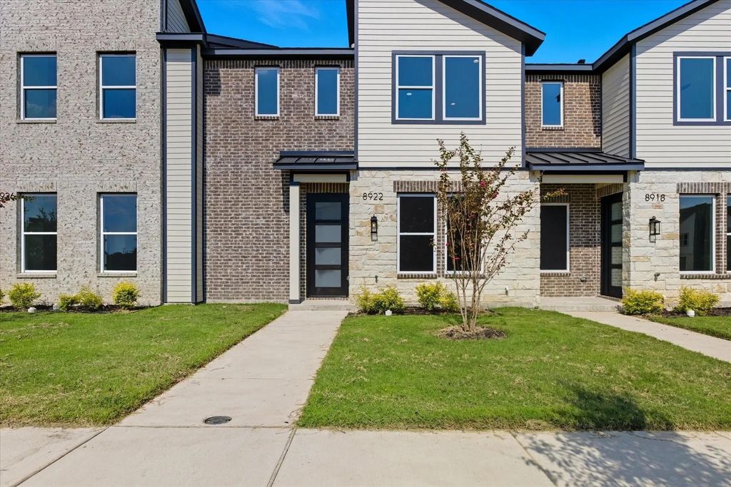 8922 Lowell Street, Rowlett