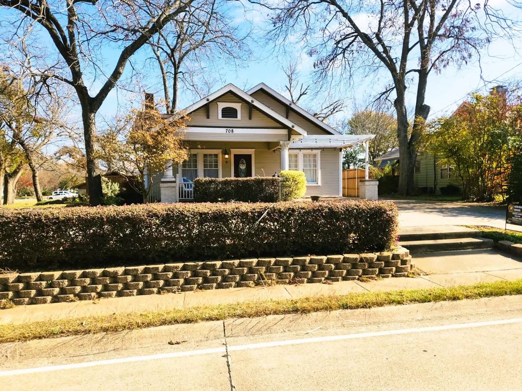 708 N Rockwall Avenue, Terrell