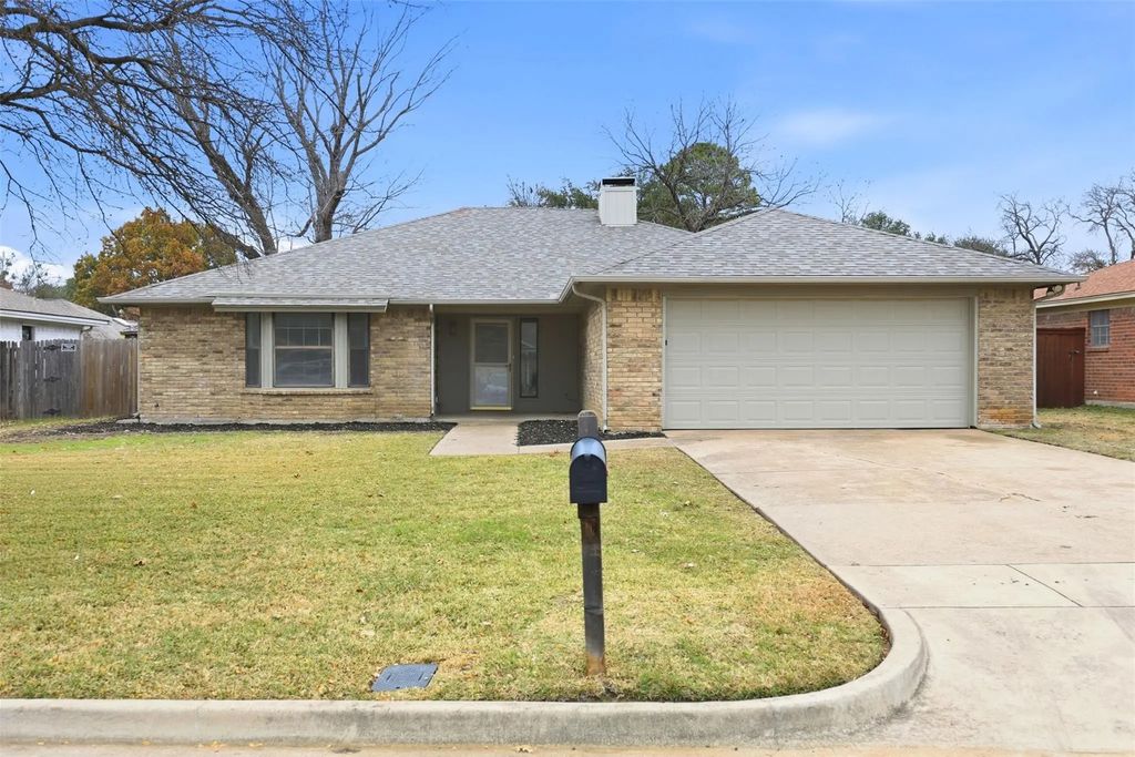 1021 Westminster Lane, Mansfield
