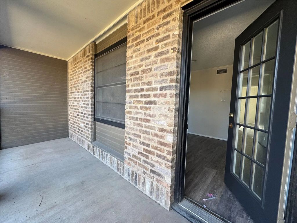1421 S 12th Street 107, Waco