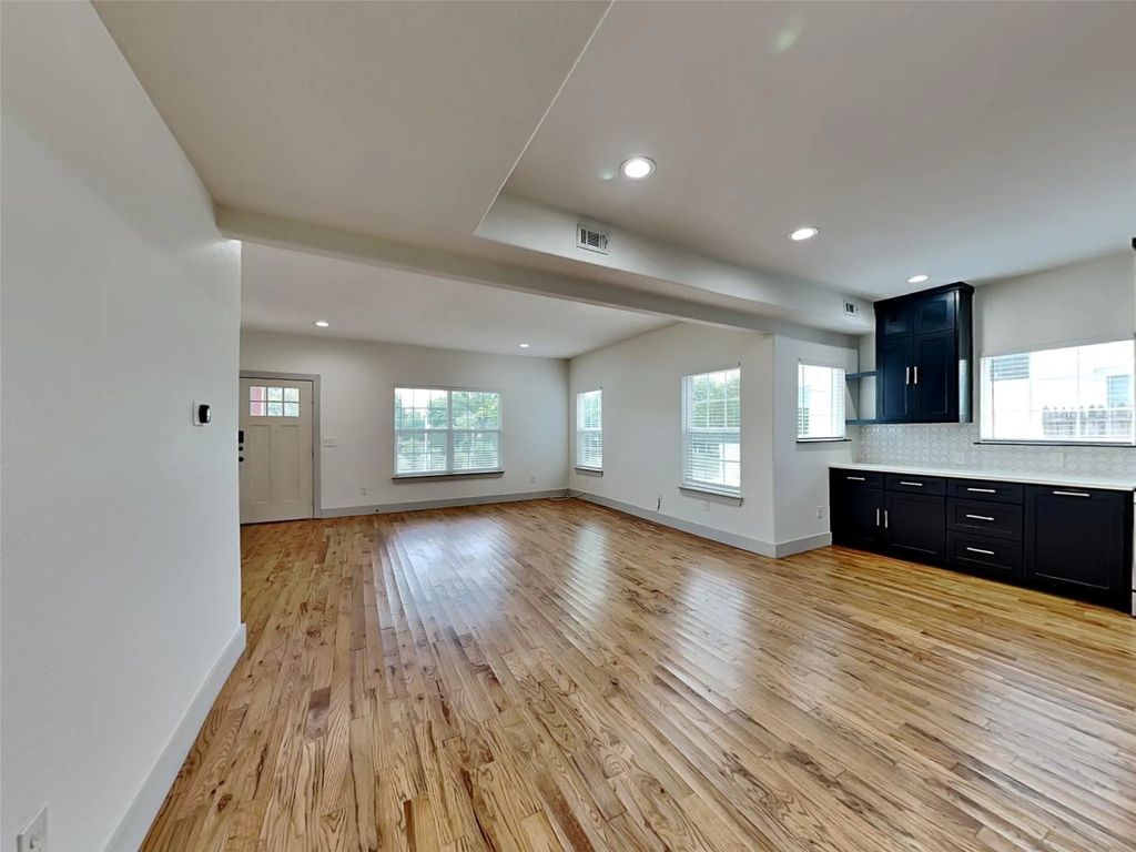 1023 N Madison Avenue, Dallas