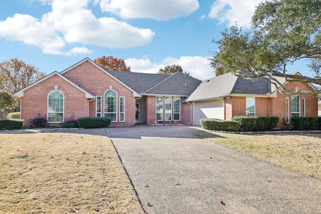 303 James Drive, Heath