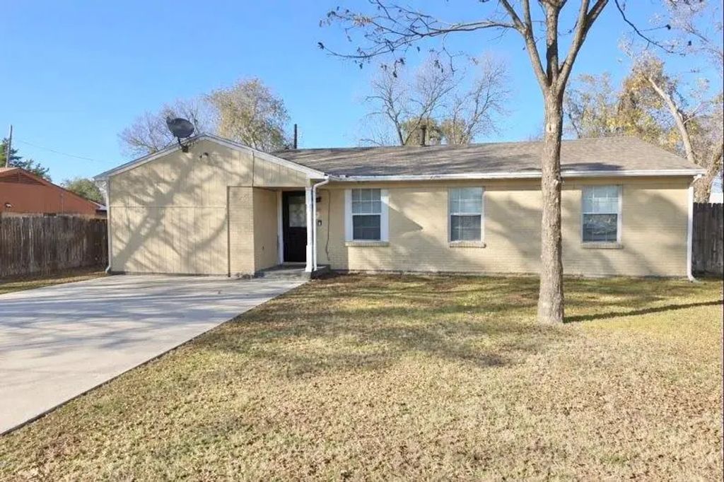 705 Glynn Oaks Drive, Arlington