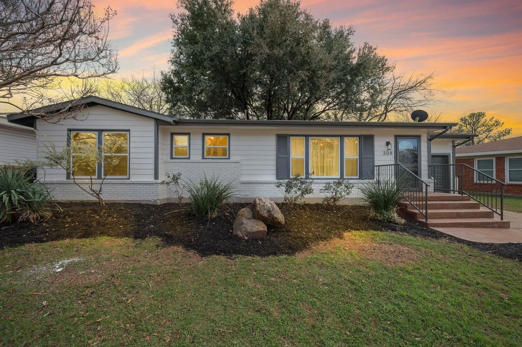 308 Wanda Way, Hurst
