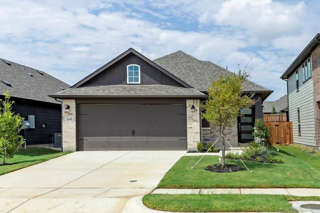 1640 Meadow Crest Drive, Aubrey