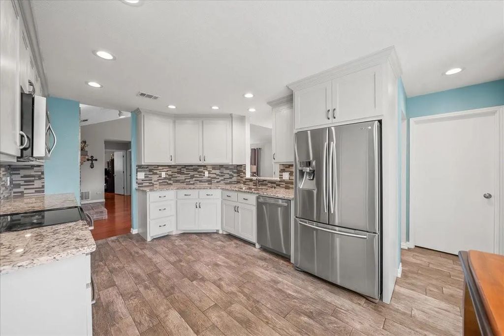 3432 Vine Ridge, Bedford
