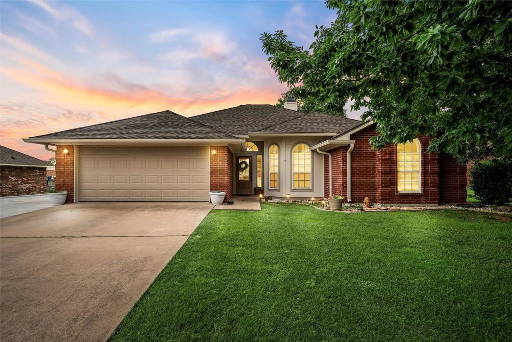 112 Topaz Circle, Hewitt