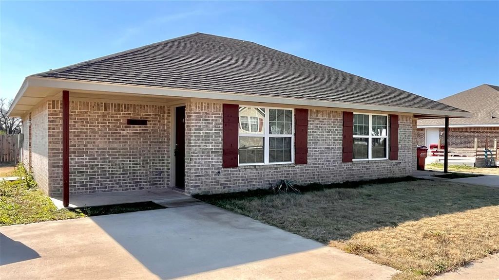 905 W Seventh Street, Bonham