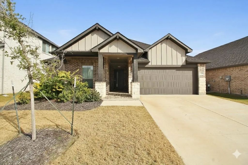 139 Lost Maples Way, Waxahachie