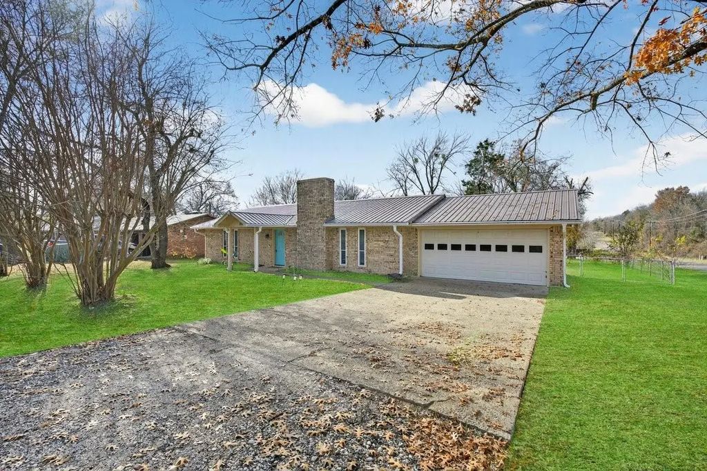 102 E Bayside Drive, Mabank
