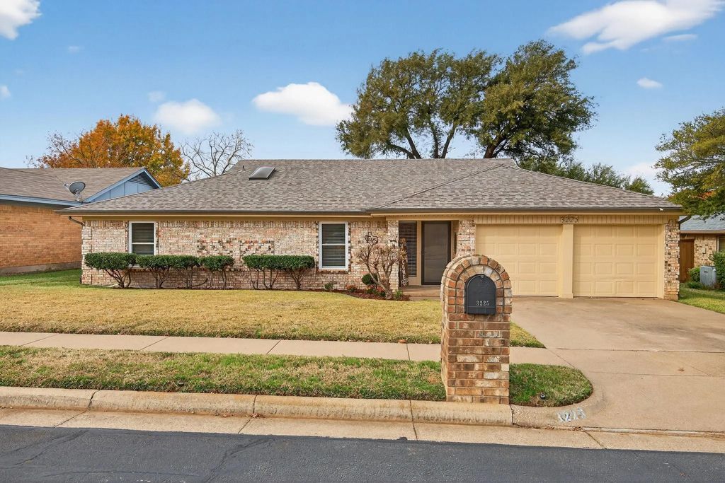 3225 Emerald Street, Bedford