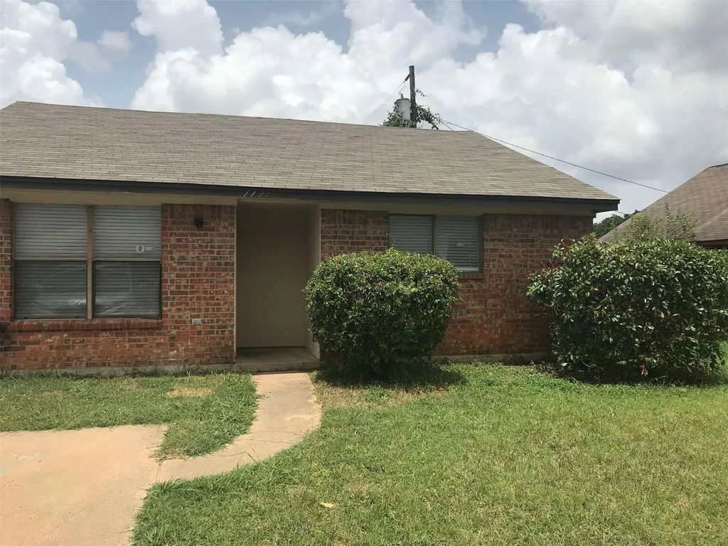 1129 Suburban Street 1131, Cedar Hill