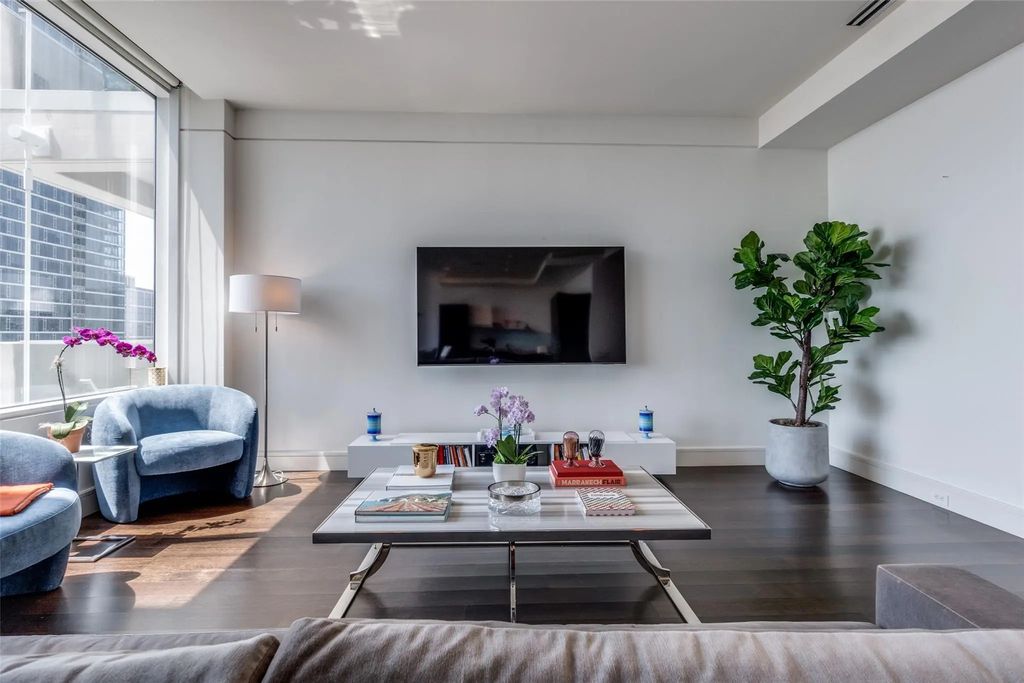 2408 Victory Park Lane 1132, Dallas