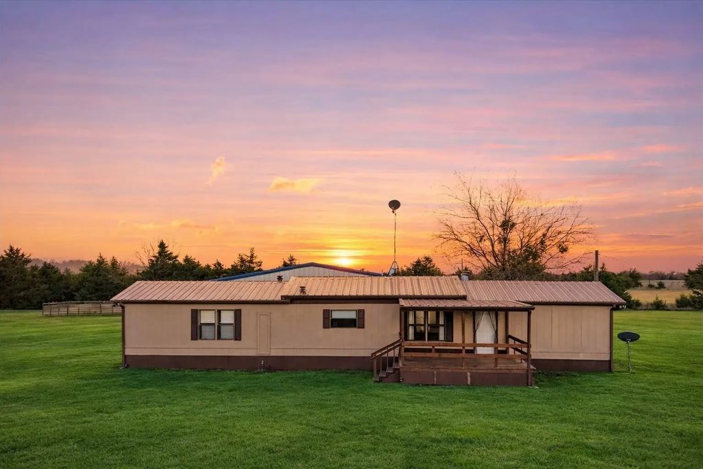 4511 Private Road 1172, Greenville
