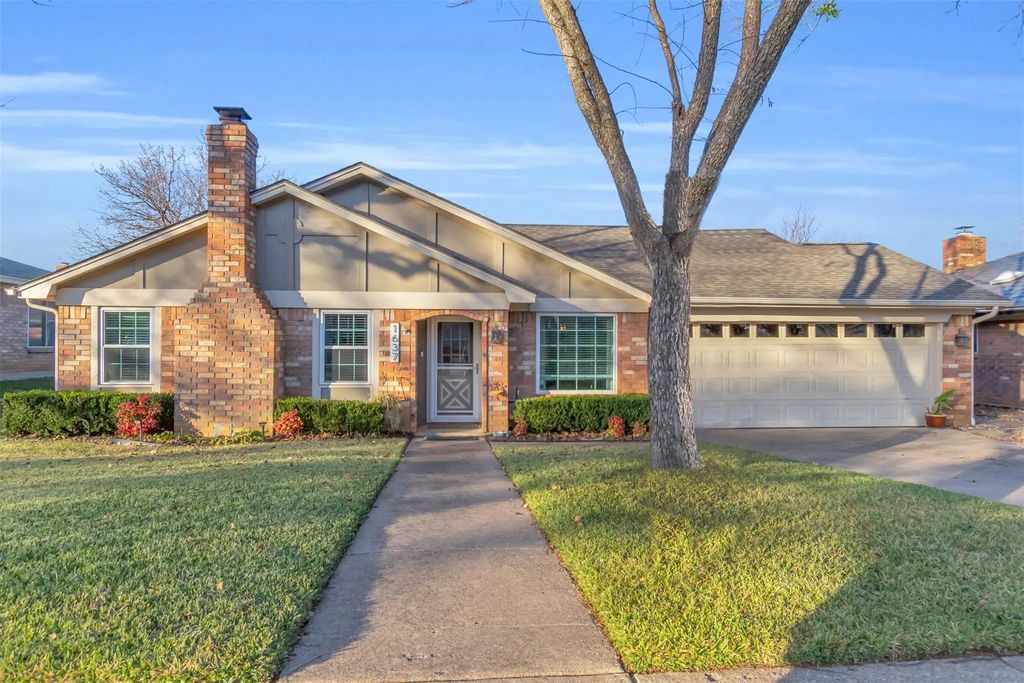 1637 Bedford Oaks Drive, Bedford