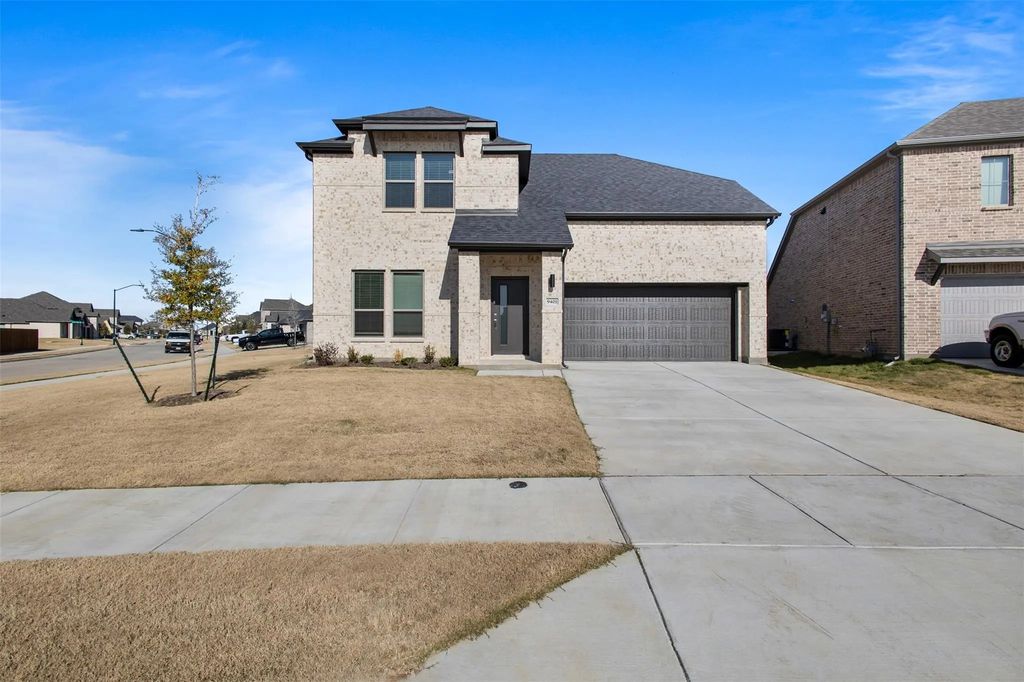 9401 Wild West Way, Crowley