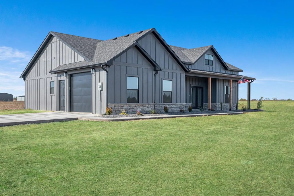 213 Private Road 33083, Sumner