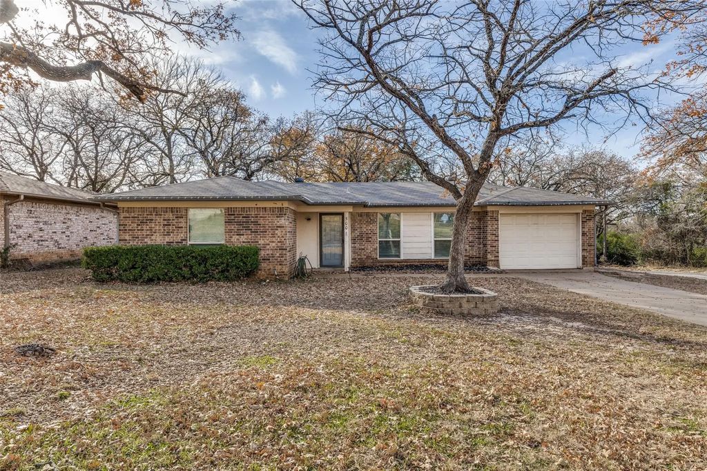 500 Lake Crest Parkway, Azle