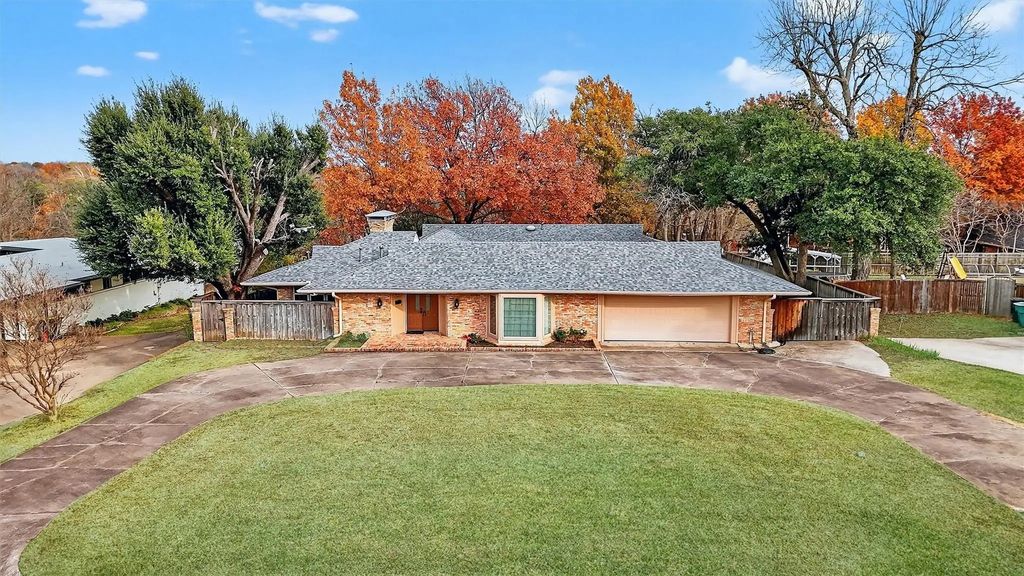 1015 Western Hills Drive, Sherman