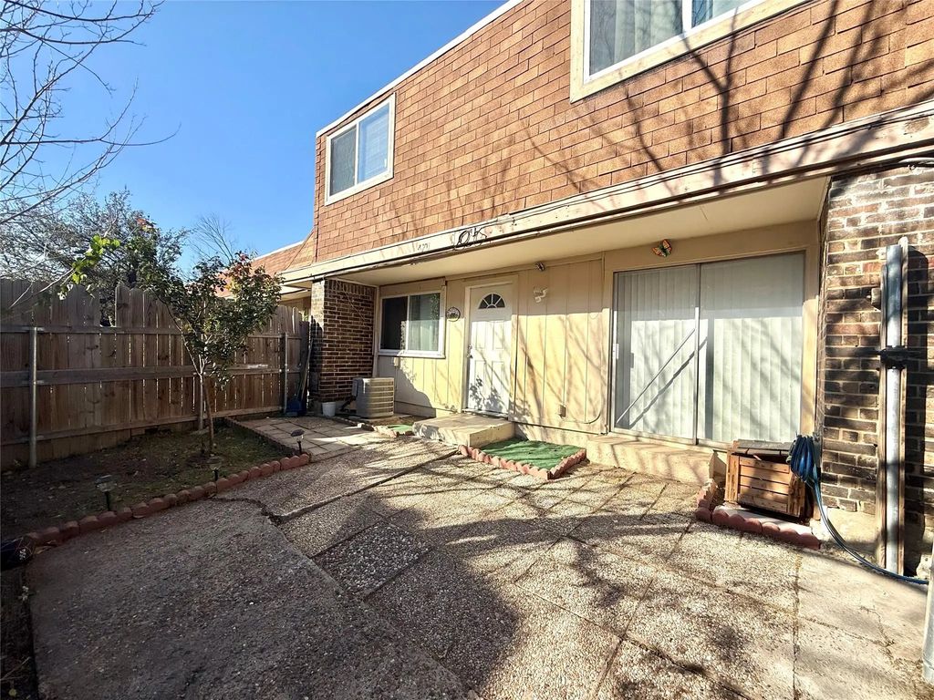 4401 Tophill Lane, Irving