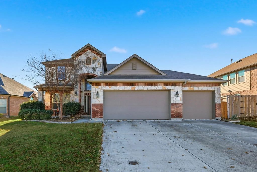 1529 Enchanted Sky Lane, Fort Worth