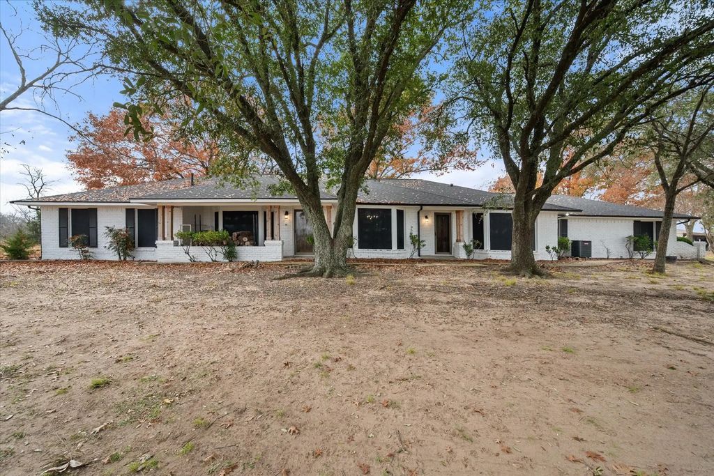 9926 Nw County Road 1390, Blooming Grove