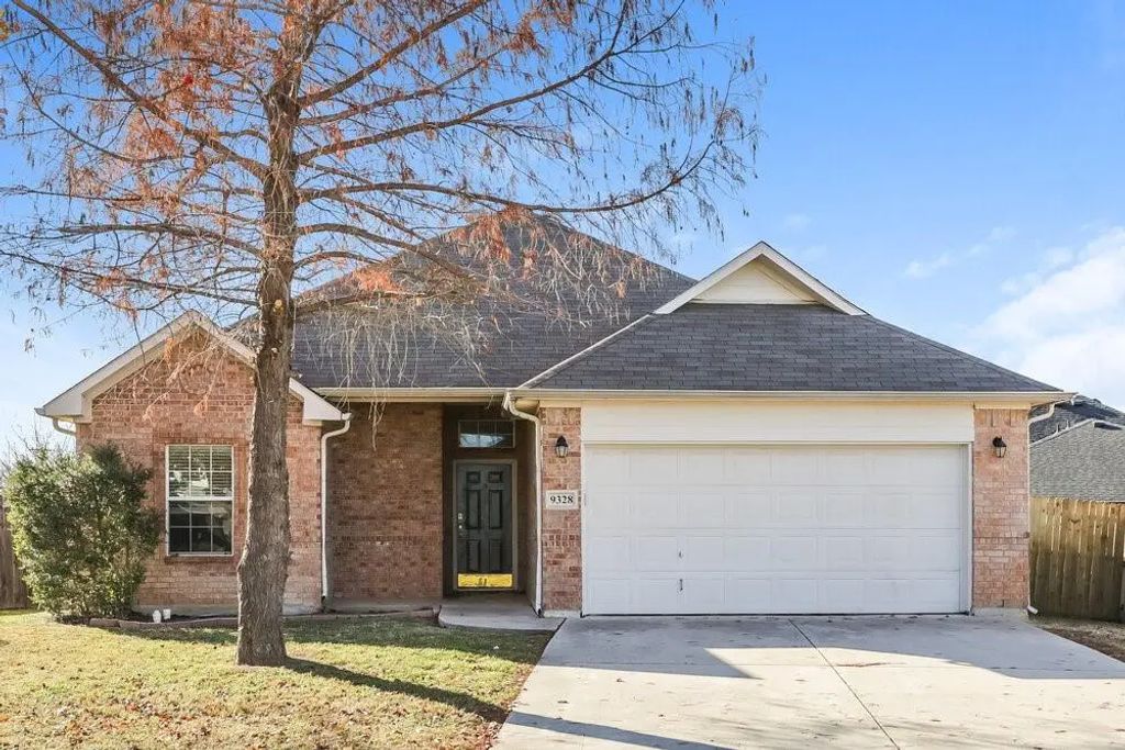 9328 Rhoni Court, Fort Worth
