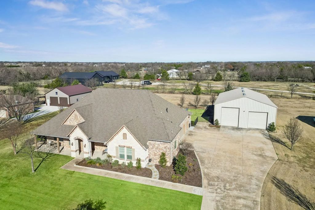 200 Doris Drive, Lucas