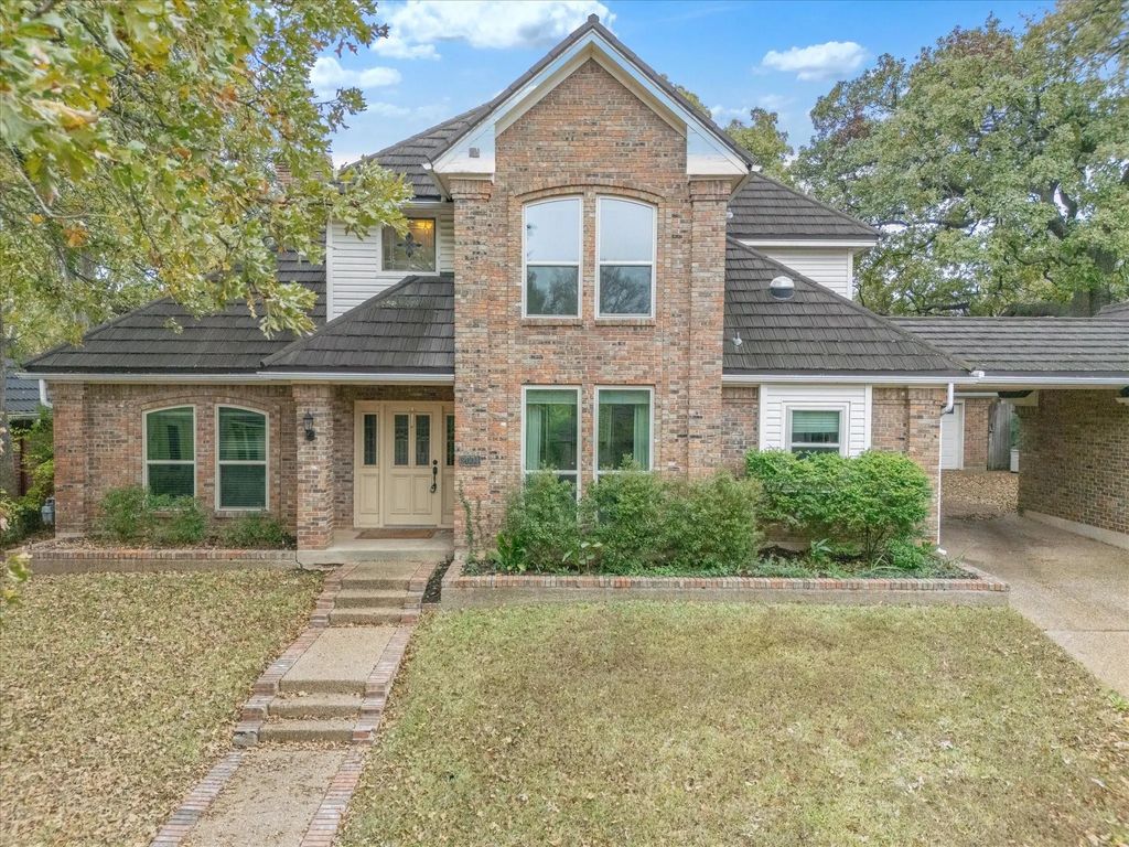 2004 Misty Creek Drive, Arlington