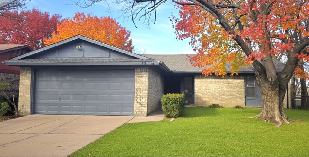 713 Via Avenida, Mesquite
