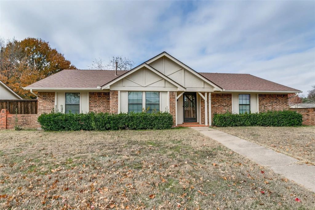 300 Sioux Street, Keller