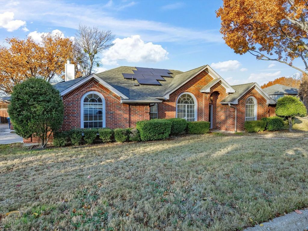 808 Shady Glen Court, Fort Worth