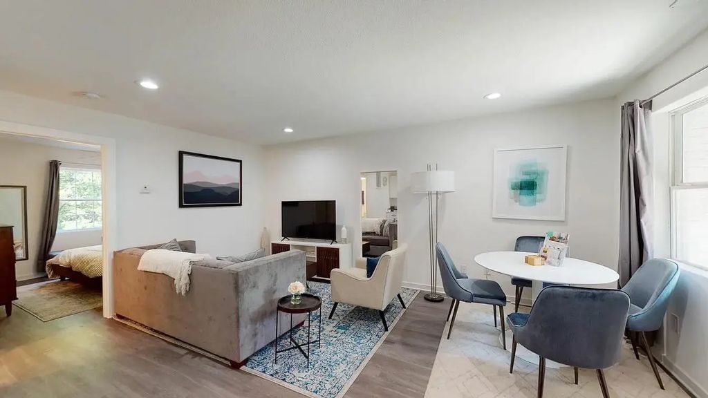 321 E 8th Street 110, Dallas