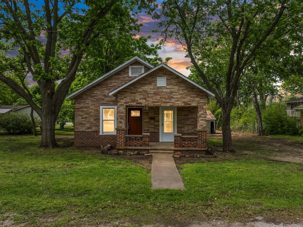 609 W Elm, West