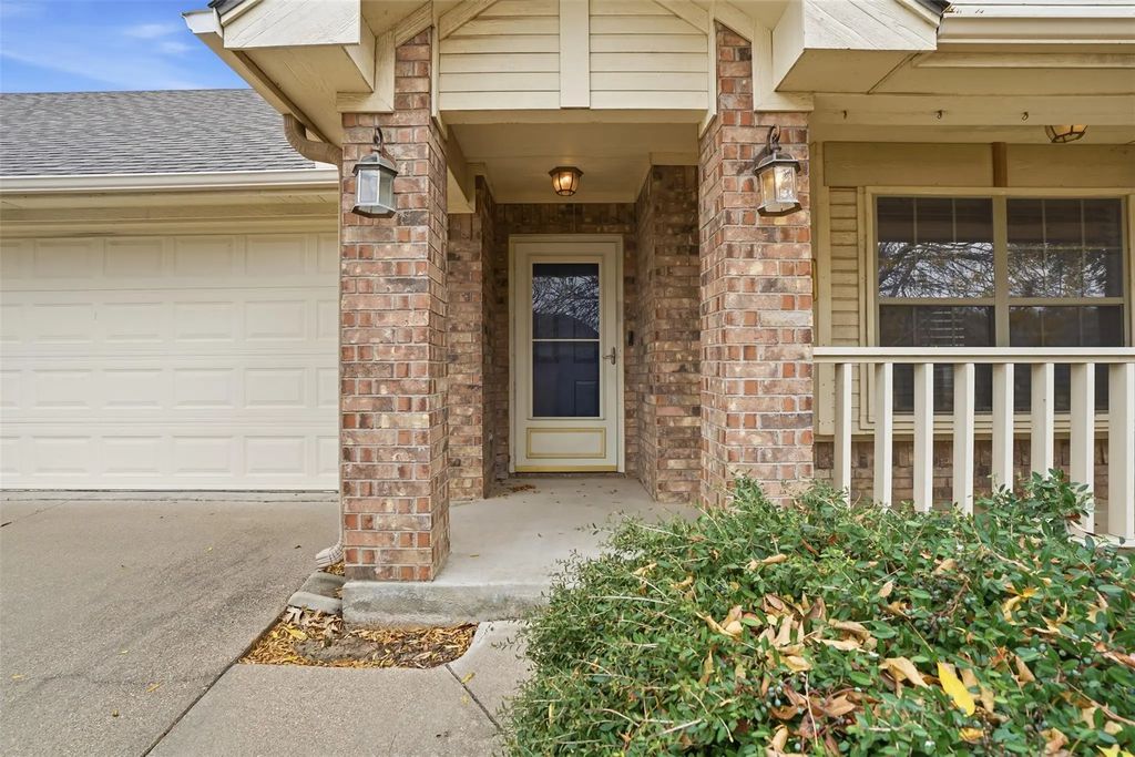 1005 Dawn Court, Granbury