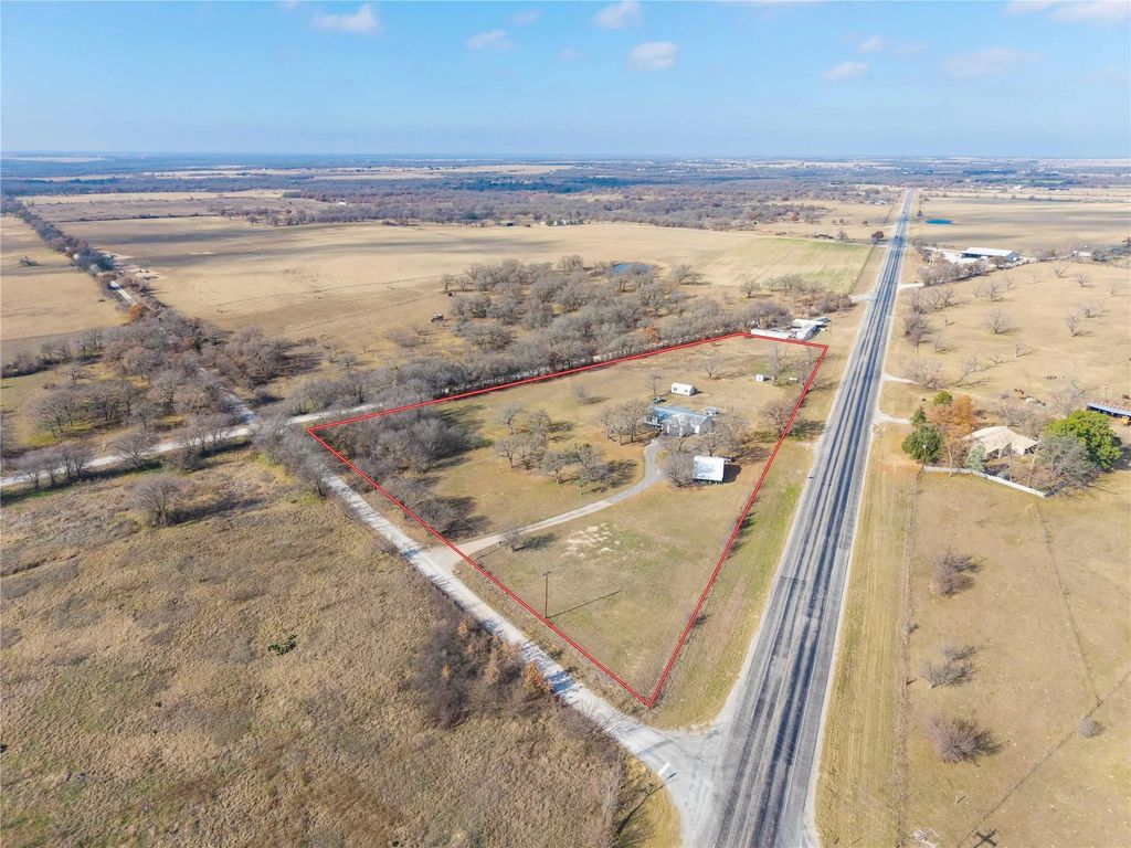 133 County Road 4975, Desdemona