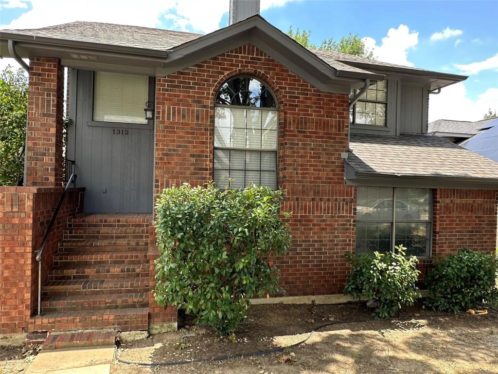 1312 Golden Gate Drive, Carrollton