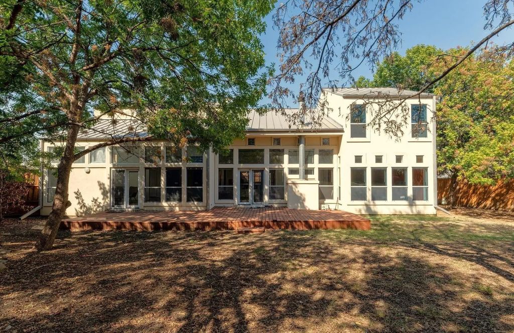 4232 Las Brisas Court, Irving