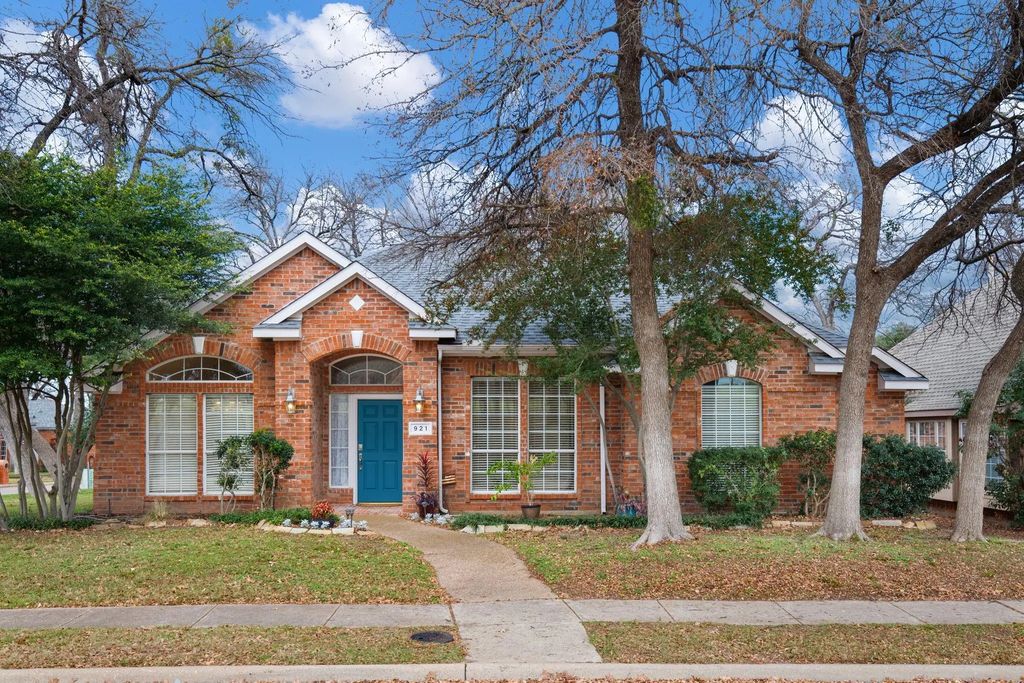 921 W Muirfield Road, Garland