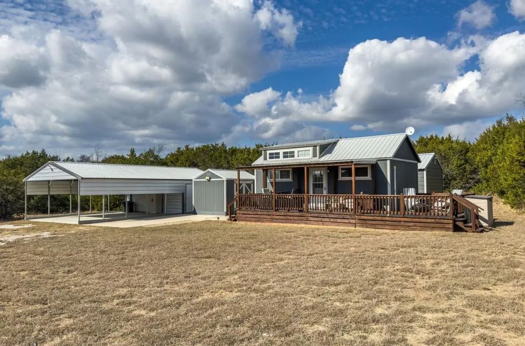 100 Creekview, Blum