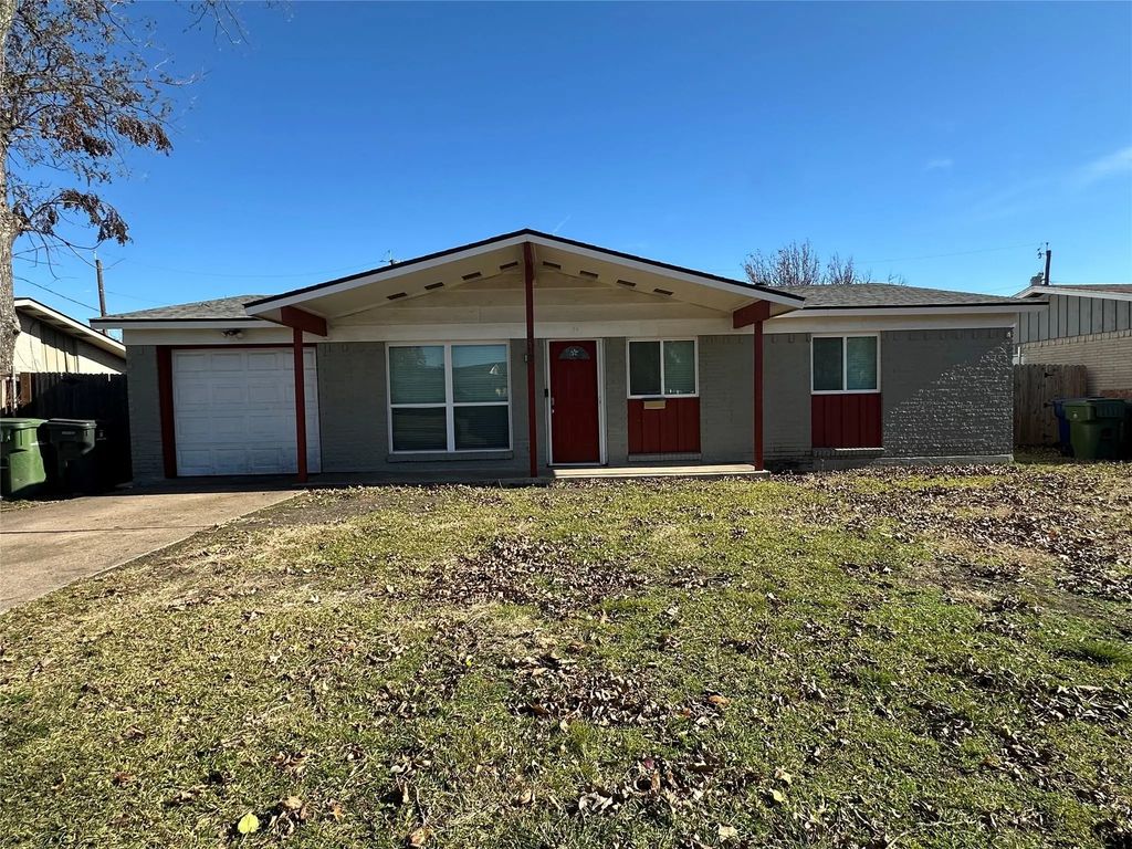 918 Eden Crest Drive, Garland
