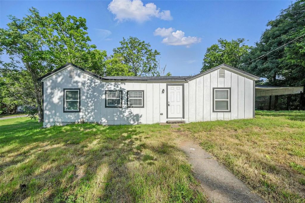 1927 S Fannin Avenue, Denison