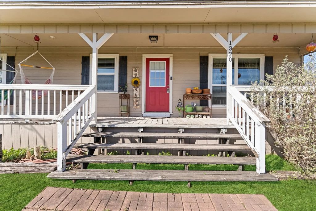1320 Laredo Drive, Granbury