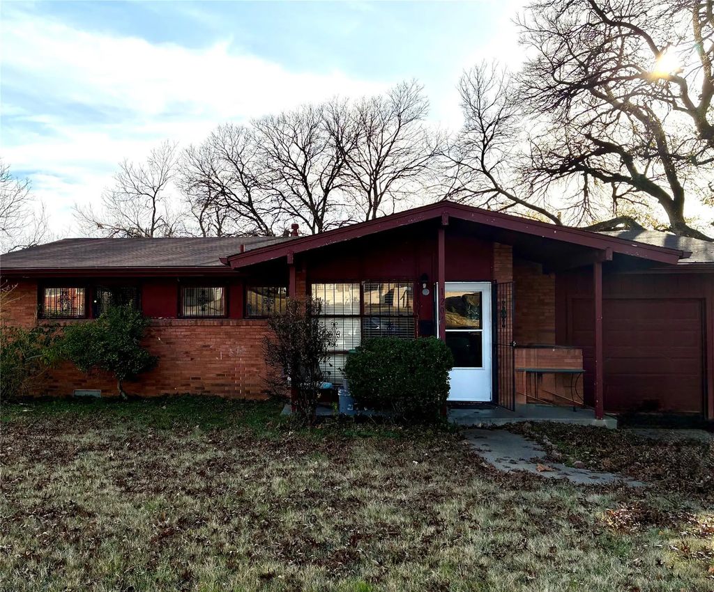 1204 Adelaide Drive, Dallas