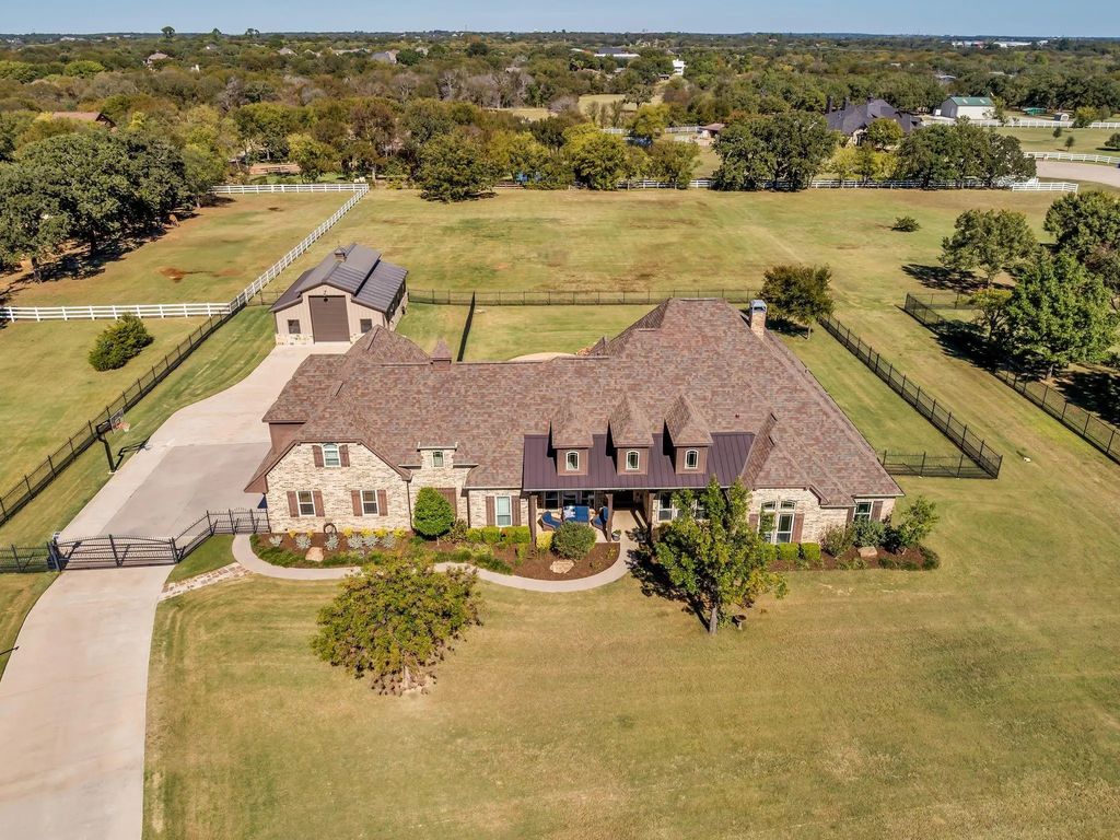 863 Noble Champions Way, Bartonville