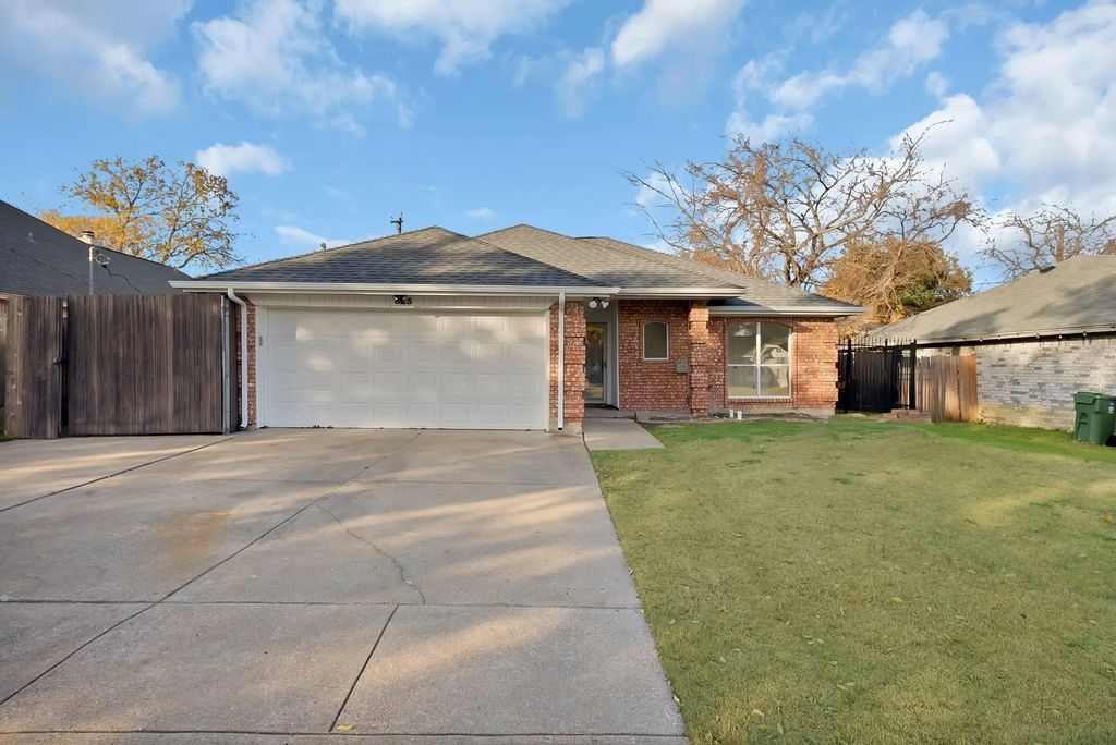 825 Meadowdale Road, Arlington