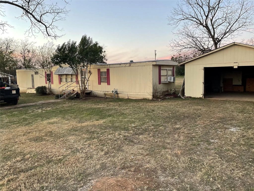 601 E Walcott Avenue, Comanche